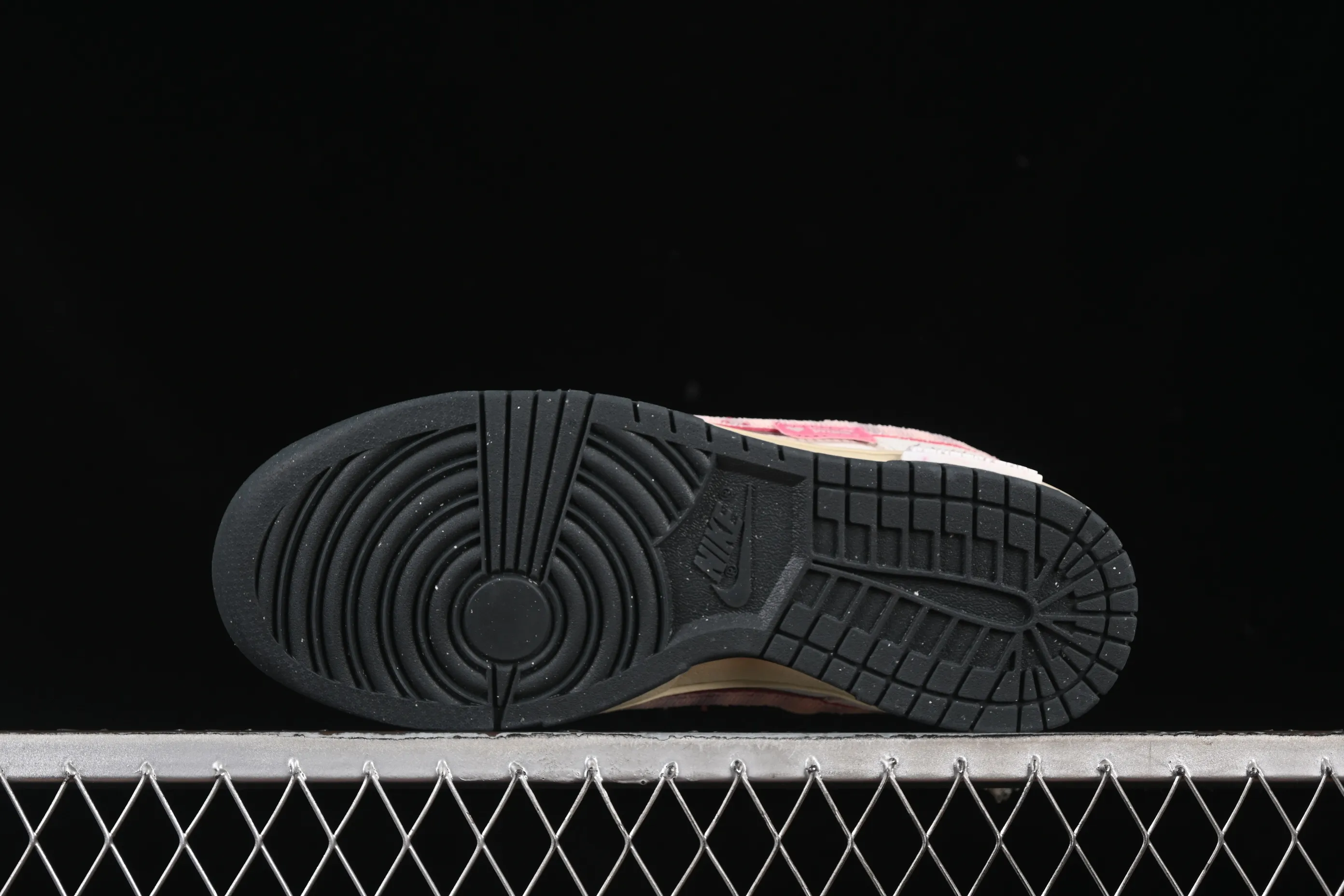 All Categories Nk SB Dunk Series Nk SB Dunk Low Low-top sneakers Nike Dunk Low Panda Prank Film Love Letter Rice Noodle Love Language Low-top casual sneakers HV1800-101